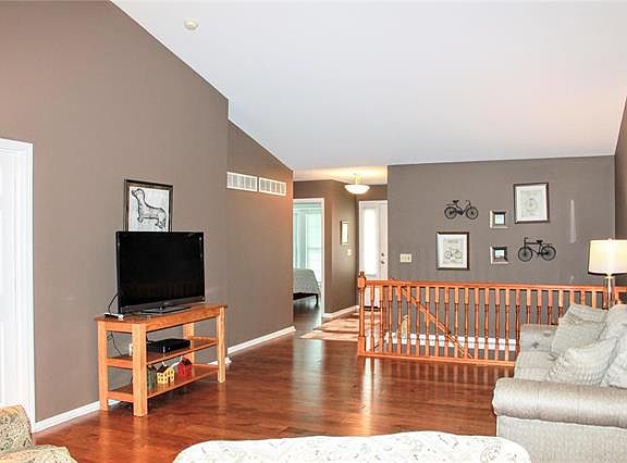 2nd image of 73 Green Park Ln
