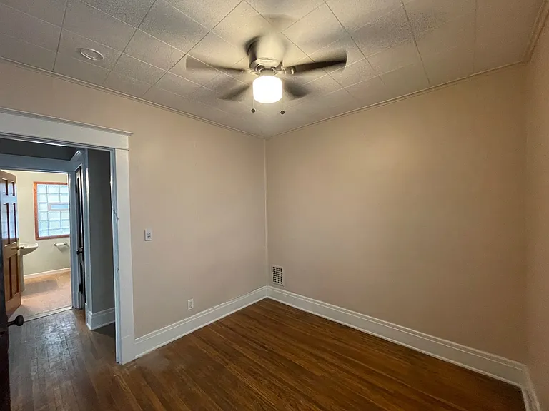 560 Linden Ave #1 — Photo 18