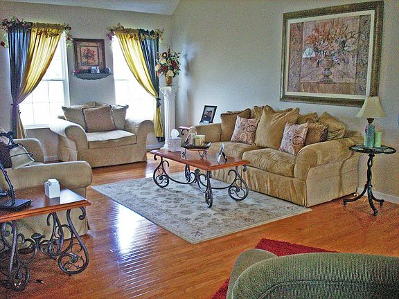 3rd image of 109 Governors Hill Ct