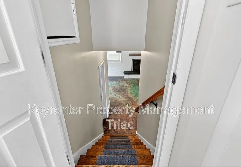 1821 W Meadowview Rd — Photo 28