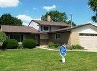 6843 Chirrewa St, Westland, MI 48185