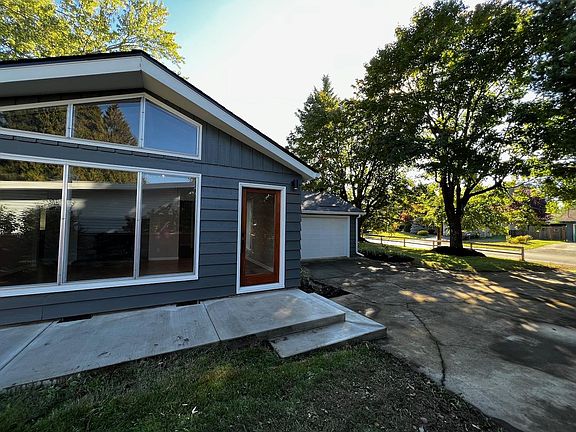 Entry / Porch