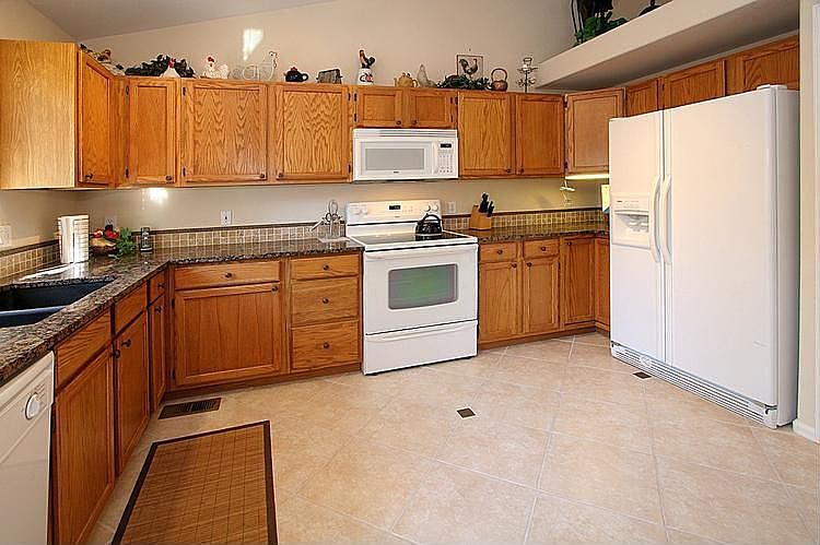 2nd image of 3044 White Oak