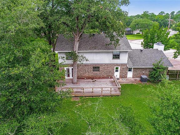 3rd image of 4101 Tanglewood Dr