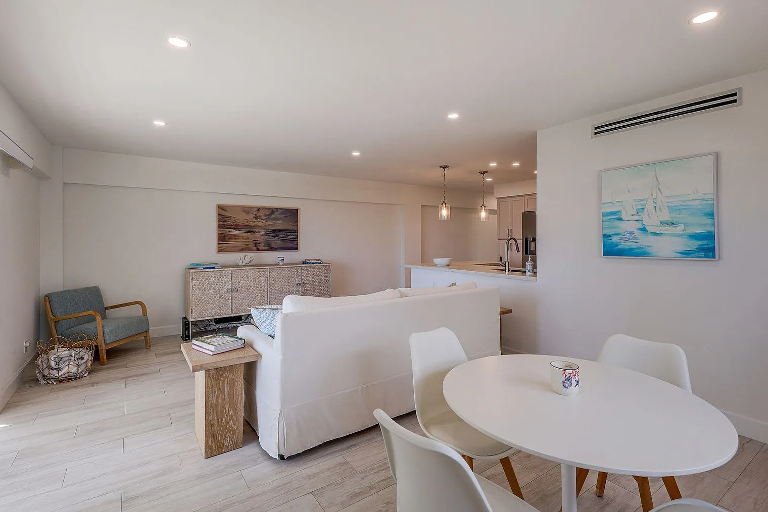 1 bed, 1.0 bath, 742 sqft, $2,806 — Photo 2