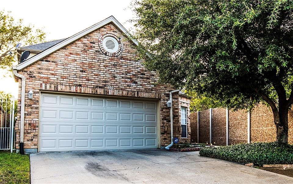 1st image of 301 Fairhaven Dr