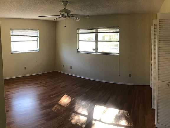 4th image of 2481 Malcolm Dr