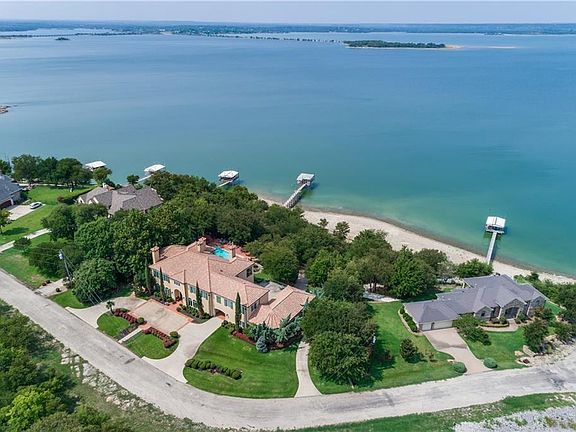 2nd image of 119 Crescent Cove Dr