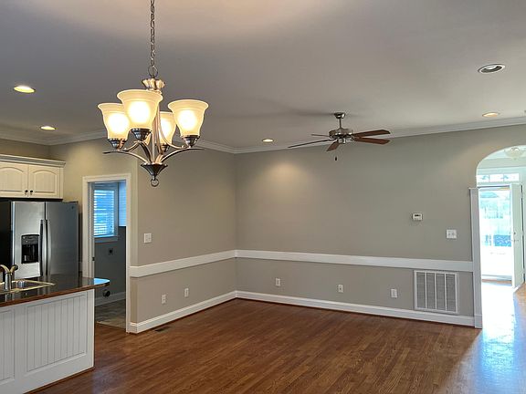 Dining Area adjacent to kitchen and living room