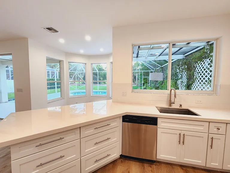 15188 Oak Chase Ct — Photo 4