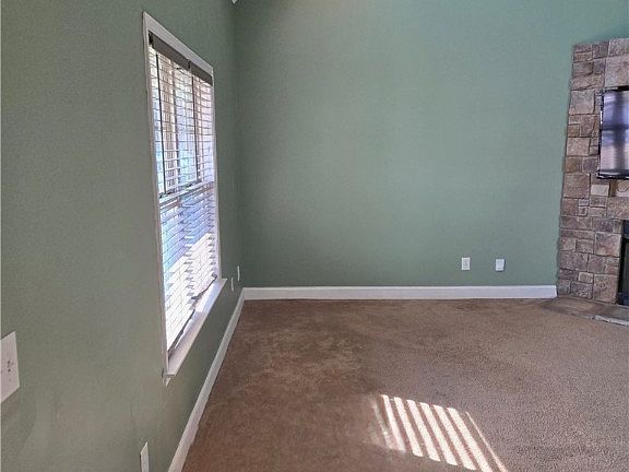 4th image of 598 Lee Road 450