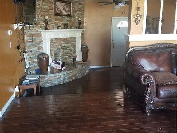 3rd image of 3531 Oak Creek Cir