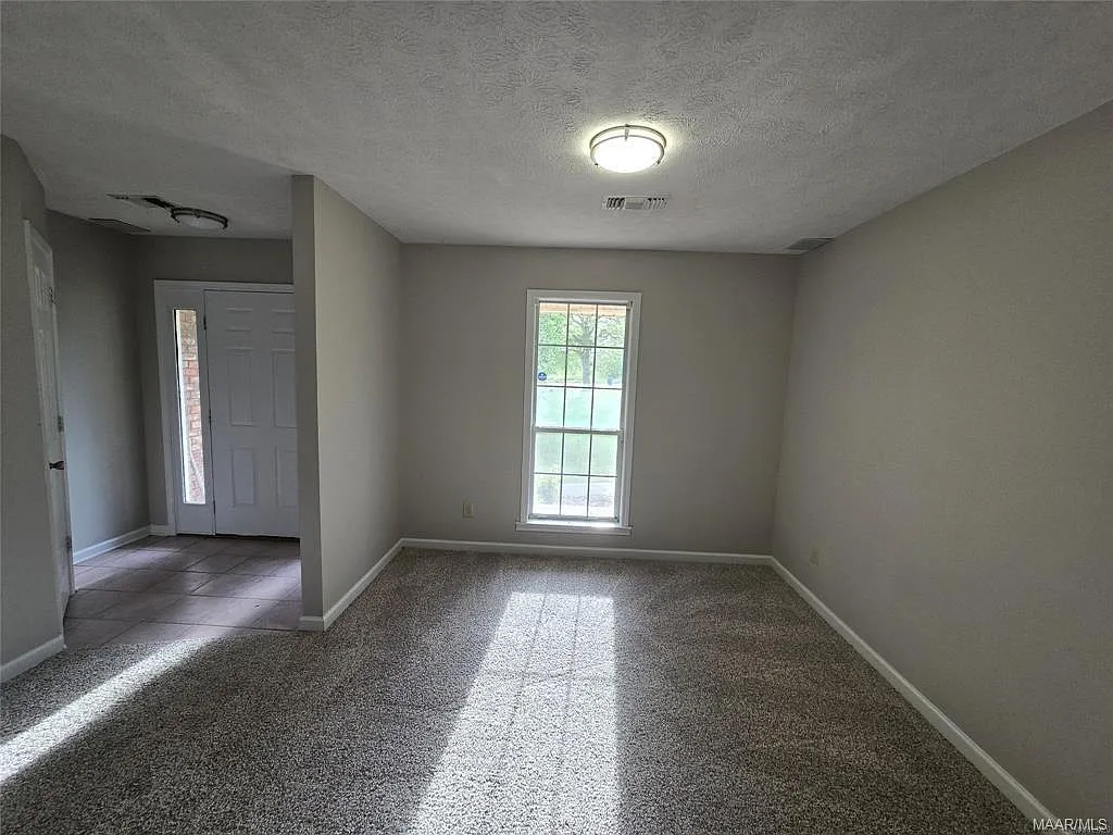 3 bed, 1611 sqft, $1,300 — Photo 3