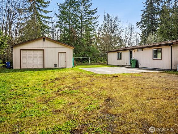 4th image of 242 Winterhaven Drive
