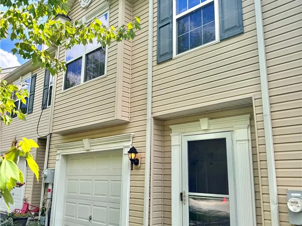 708 Trout Creek Ln, Allentown, PA 18103