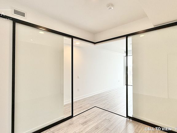 4th image of 990 Bloor St W #513
