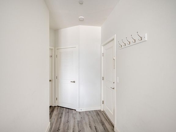 5th image of 2454 Montrose Ave Unit 14