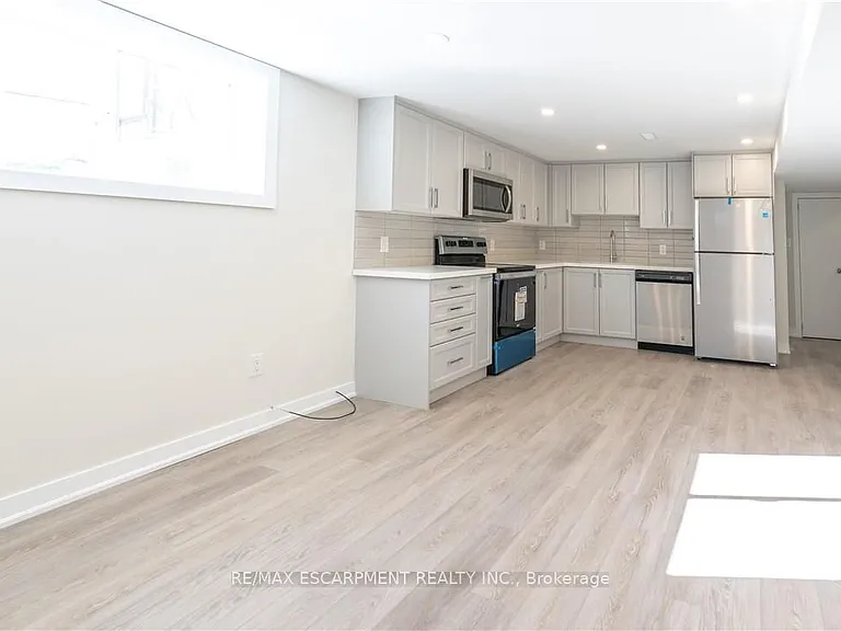 749 Upper Ottawa St #2 — Photo 10