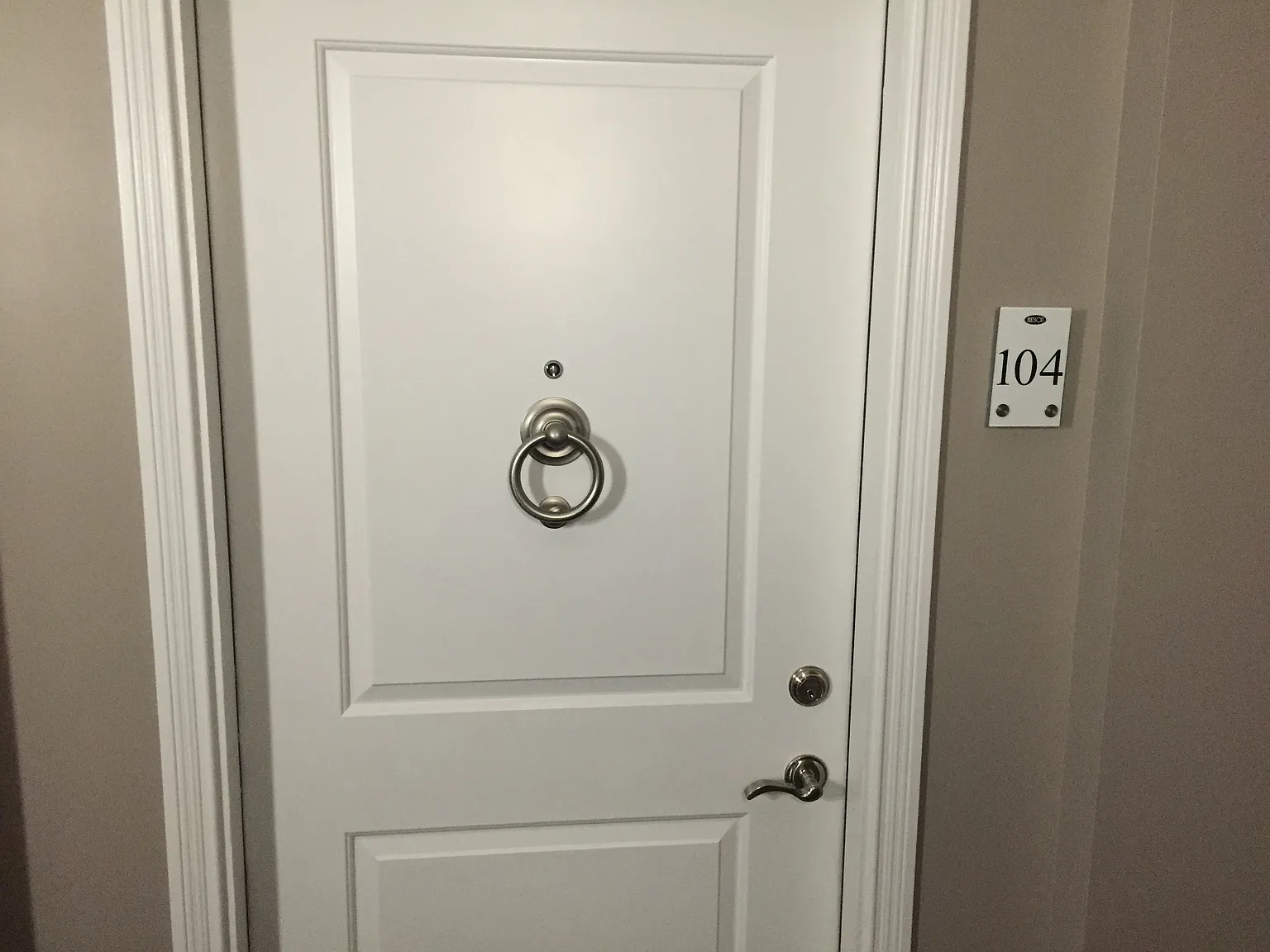 1 bed, 1.5 bath, 962 sqft, $1,900 — Photo 2
