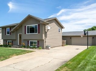 1609 S 15th St, Adel, IA 50003