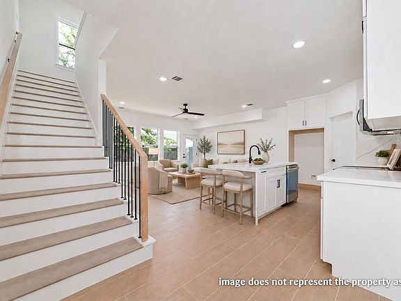 4th image of 1811 N Spring Dr #7