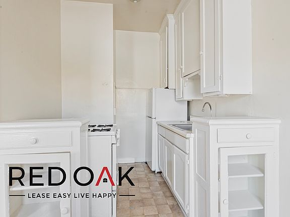 3rd image of 607 1/2 S Dunsmuir Ave #301