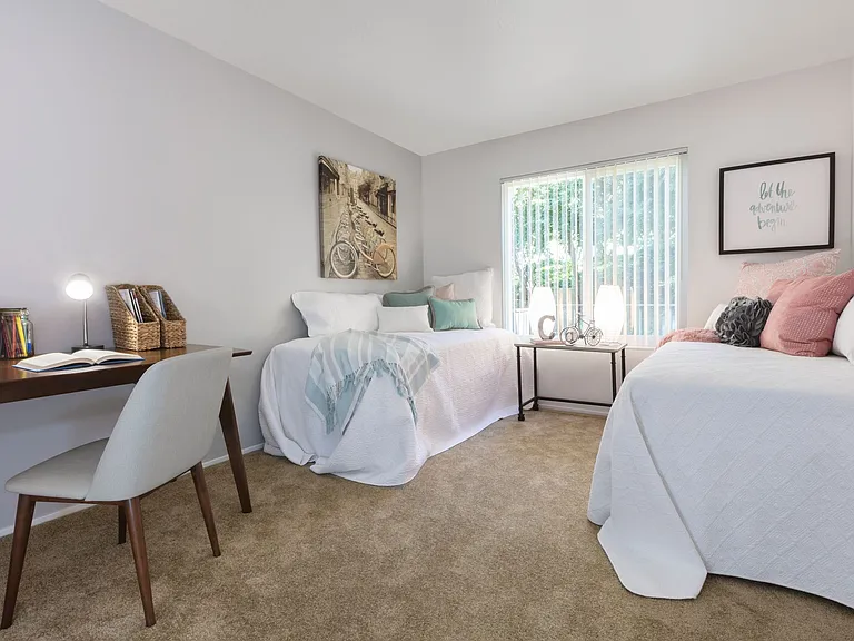 Mission Heights Apartments — Photo 11