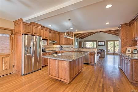 4th image of 7665 Airlie Dr
