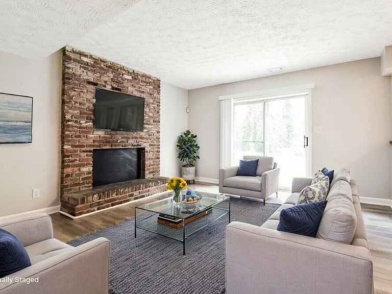 2725 Westford Ct — Photo 4