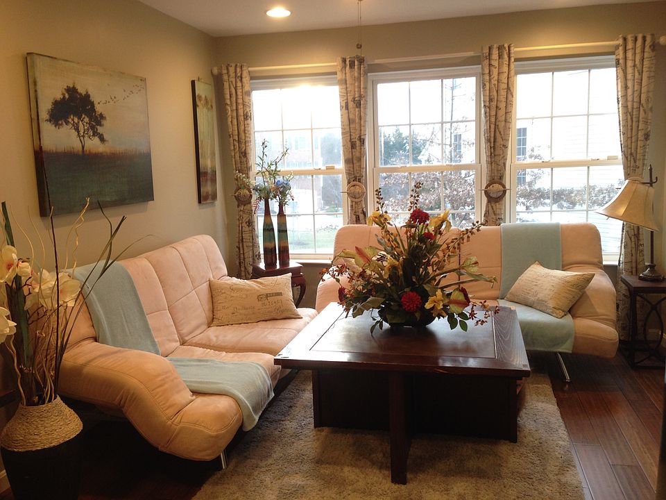 Living room (now has a glass center table)