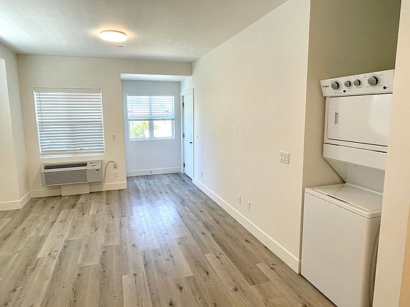 4th image of 1550 N Buffalo St #206