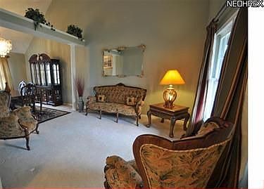 4th image of 449 Moorewood Ave