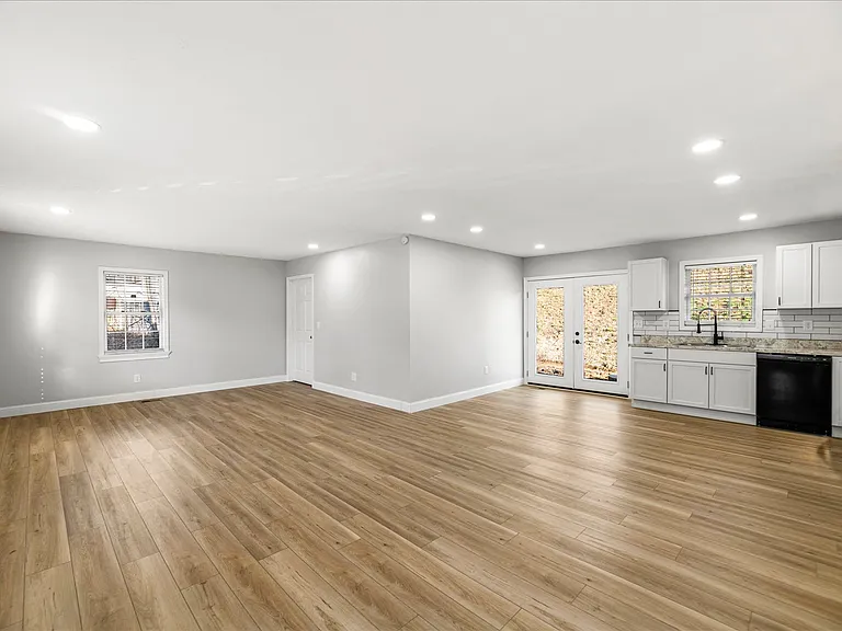 5204 Evelyn Dr — Photo 6