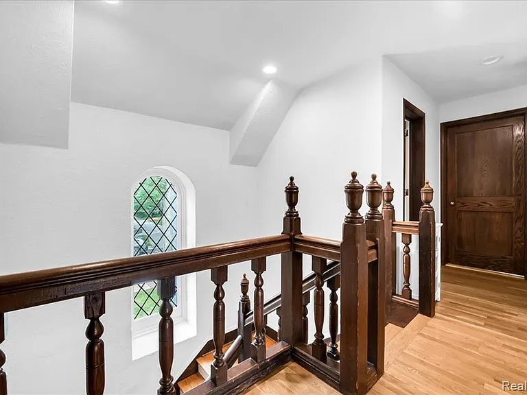 455 Linden Rd — Photo 38