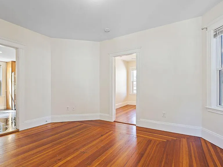 30 Tuttle St — Photo 11