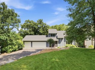 8601 Chalet Rd, Bloomington, MN 55438