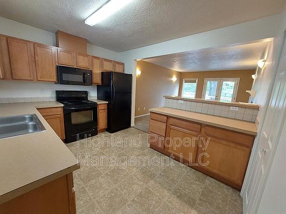 3rd image of 1020 NE B St #7