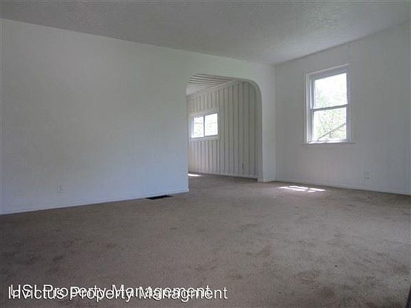 4th image of 3205 N Gladstone Ave