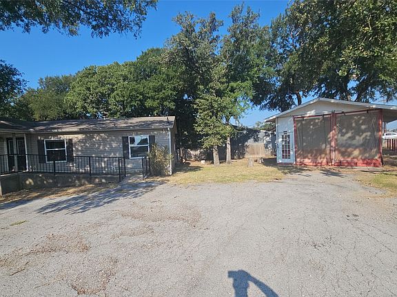 2nd image of 100 Live Oak St