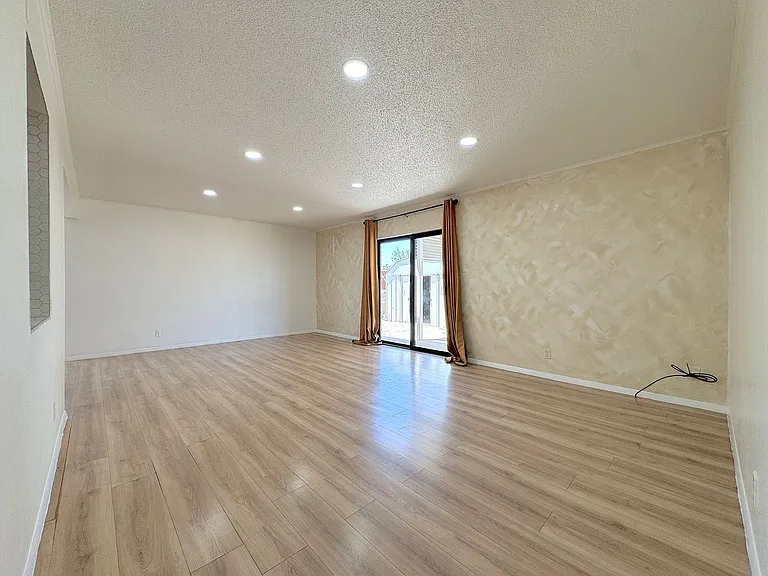 10617 Josie Pl — Photo 8