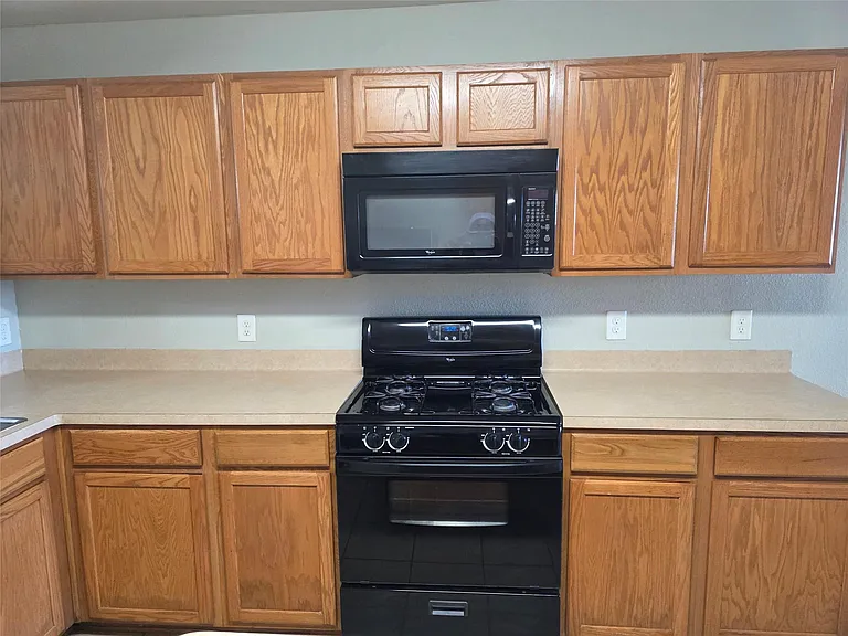 9014 Kerry Prairie Ln — Photo 6