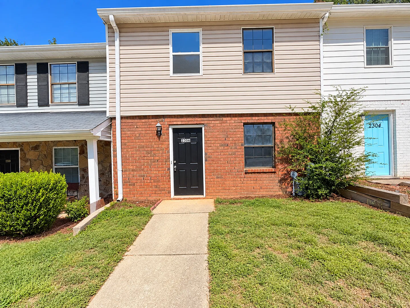 Spacious 2 Bed 1.5 Bath Condo Centered In Austell! — Photo 1