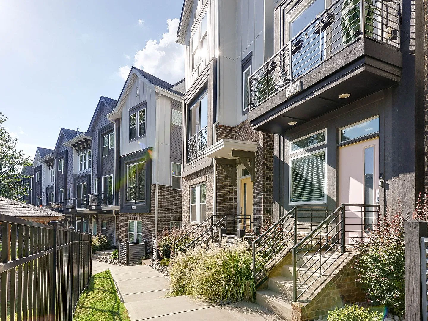 Almost brand new and stunning end unit and modern town home with everything you could want! — Photo 2