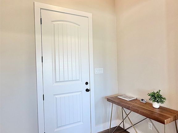 4th image of 1013 Sabrina Ct
