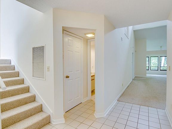 3rd image of 256 Vista Ct