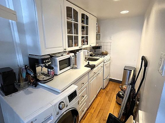 2nd image of 20 W 95th St APT 3