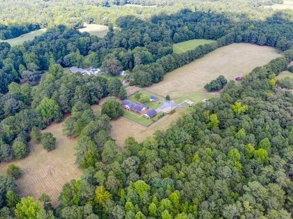 997 Sharpsburg McCullum Rd, Sharpsburg, GA 30277