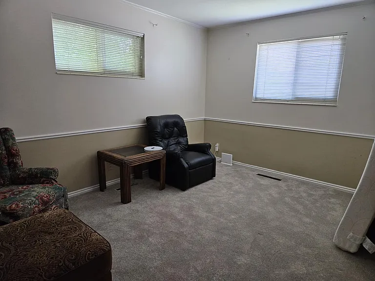 1465 E Spring Ln — Photo 12