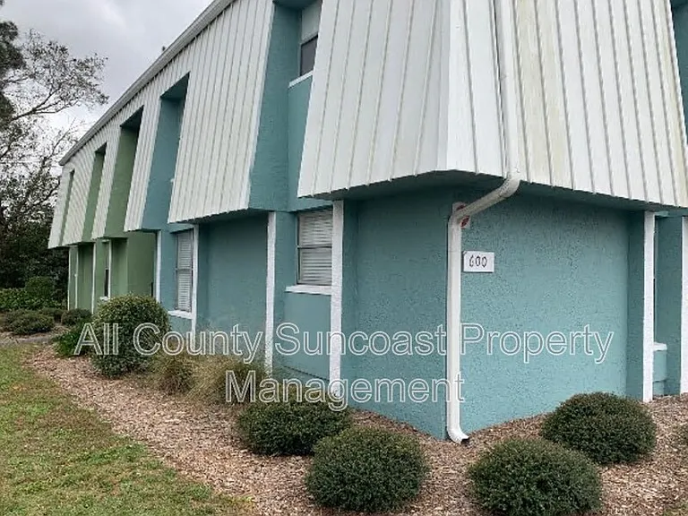 7450 35th St N #202 — Photo 2