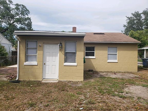 3rd image of 811 Carver St